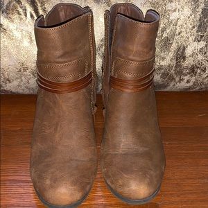 NWOT Denice Madden Girl Booties!